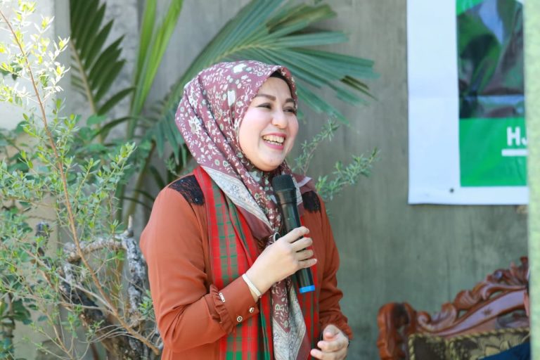 Hj. Mahdalena, SS, MM Bantah Isu Timses Janjikan Proyek Sekolah di Kota Bima